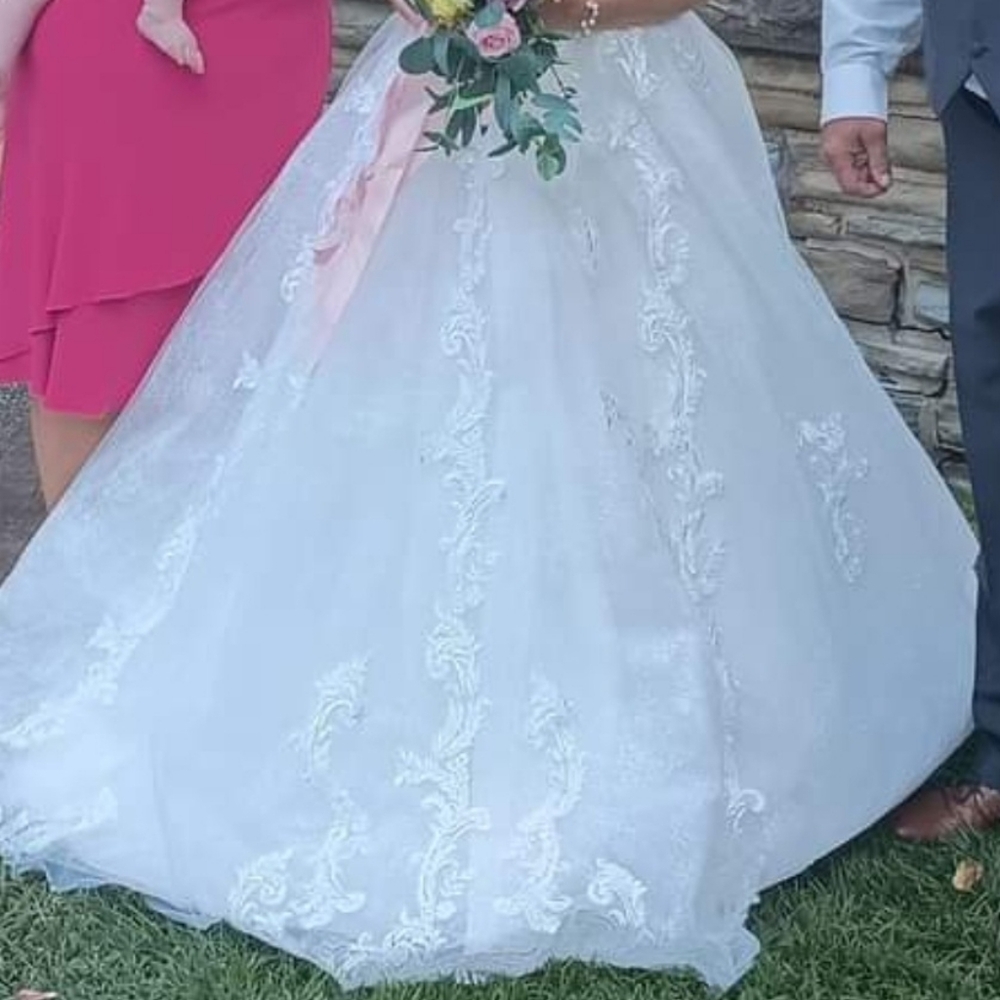 Wedding dress - Picture 2 of 4
